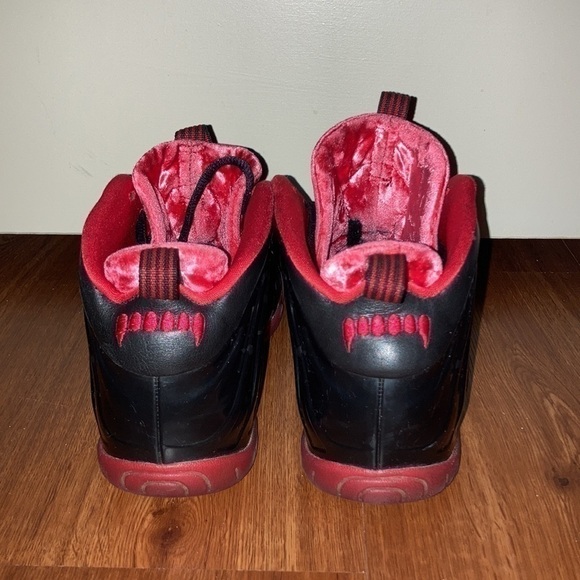 𝅺NIKE Little Posite One QS “Dracula” - Picture 3 of 5